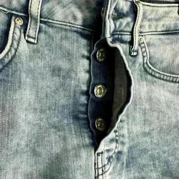 Women's Forever 21 Cut Off Distressed  Button-FLy Jean Shorts SIze 27 - Picture 4 of 9